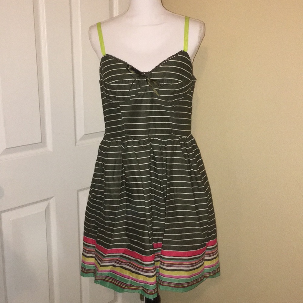 Green short dress